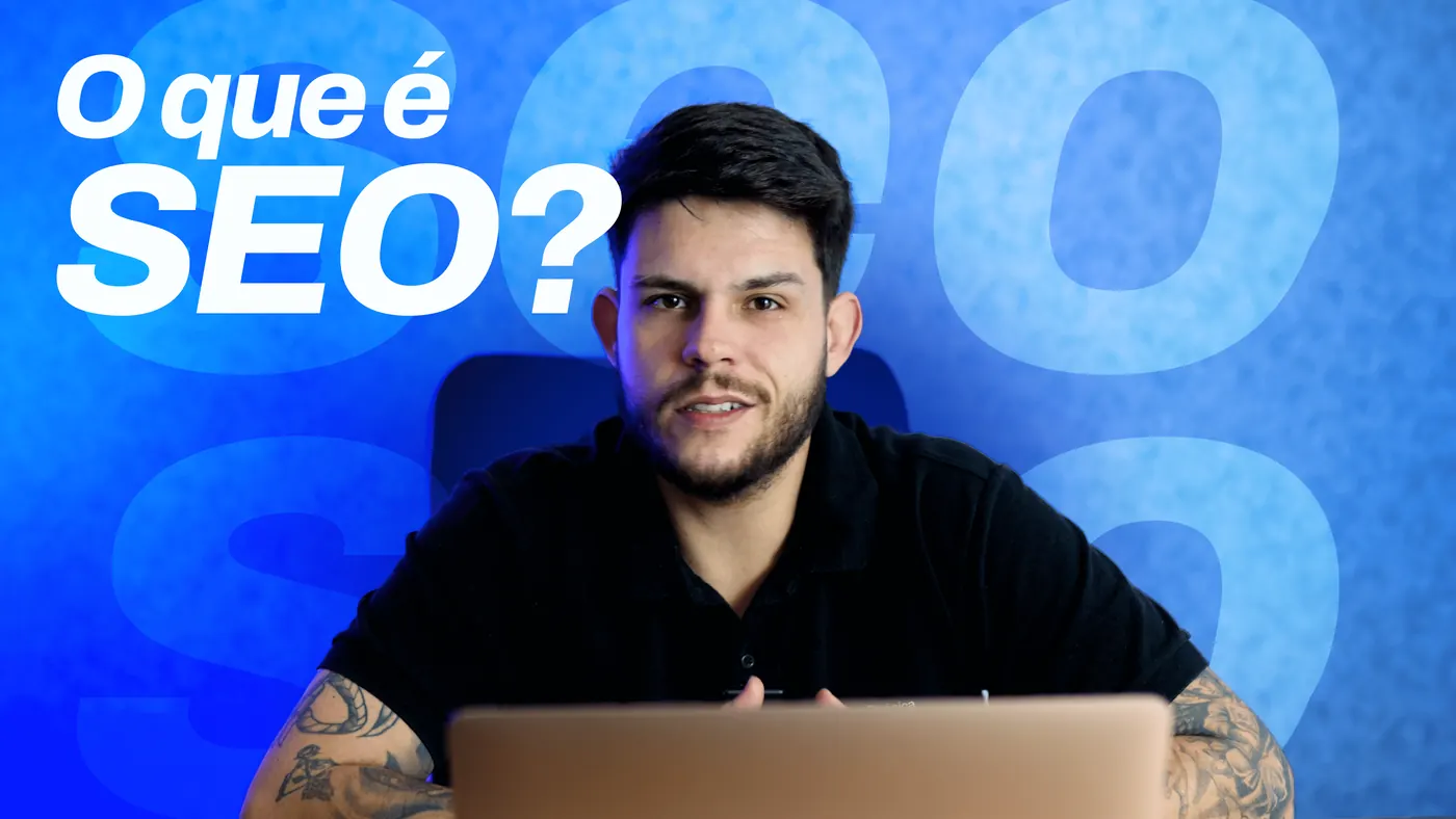 Especialista da Busca Orgânica explicando o que é SEO no canal do YouTube